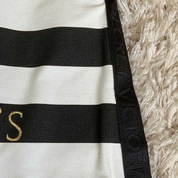Brand New VS Tote - Picture 4 of 4